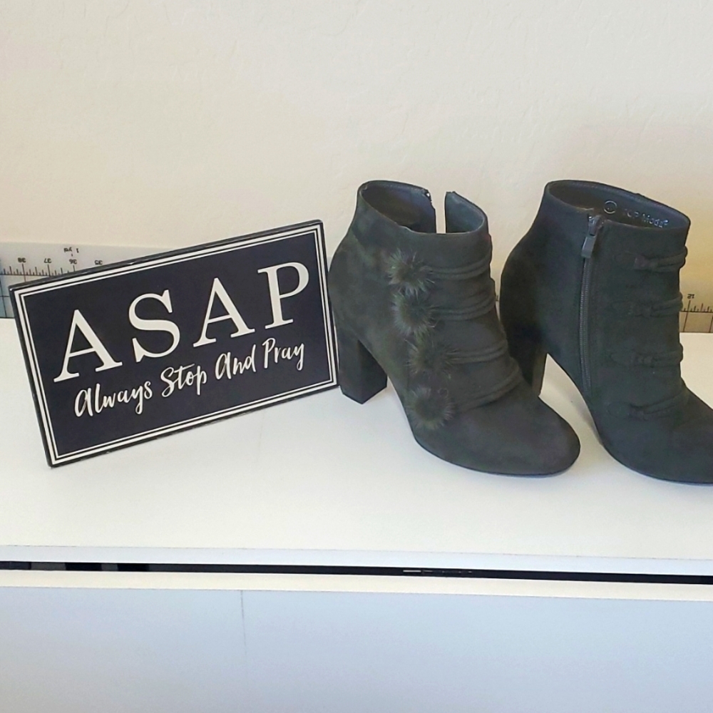 Women's size 10 forest green short boots
